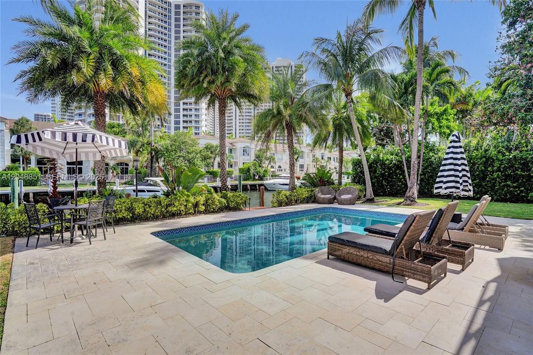 For Sale: $7,850,000 (6 beds, 7 baths, 6541 Square Feet)
