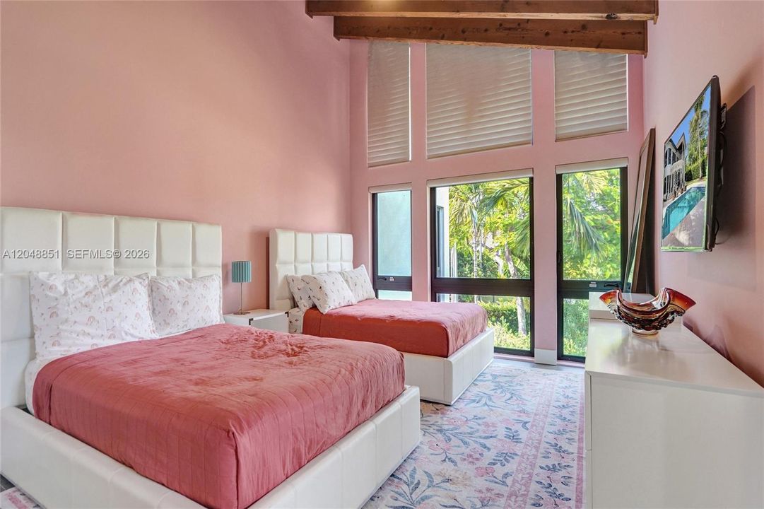 For Sale: $7,850,000 (6 beds, 7 baths, 6541 Square Feet)