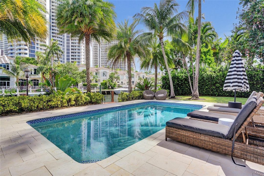 For Sale: $7,850,000 (6 beds, 7 baths, 6541 Square Feet)