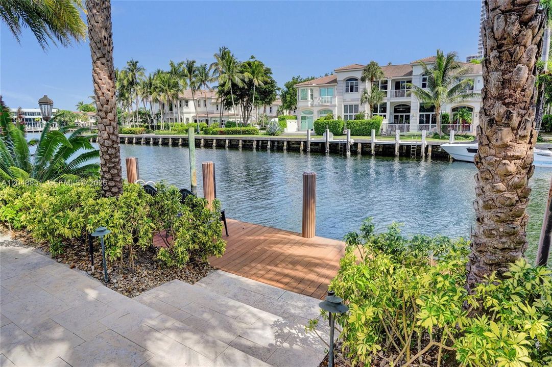 For Sale: $7,850,000 (6 beds, 7 baths, 6541 Square Feet)
