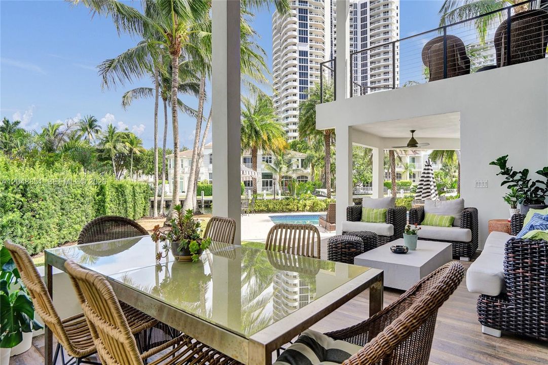 For Sale: $7,850,000 (6 beds, 7 baths, 6541 Square Feet)