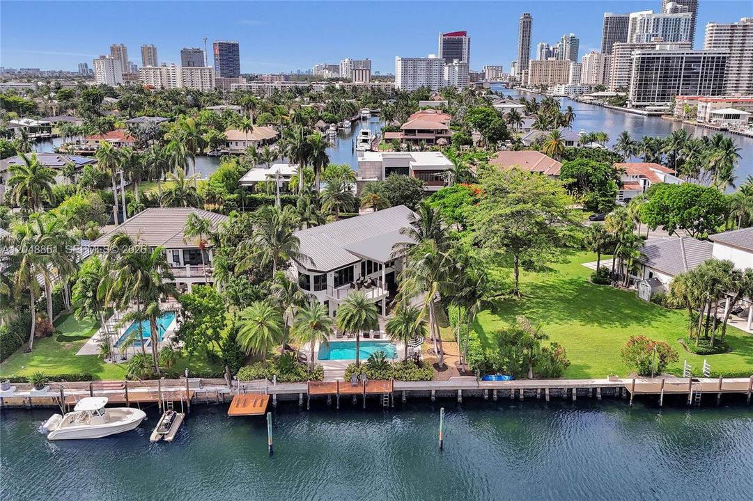 For Sale: $7,850,000 (6 beds, 7 baths, 6541 Square Feet)