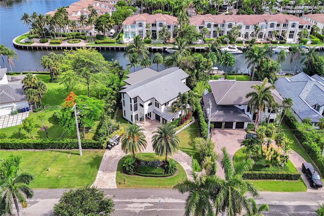 For Sale: $7,850,000 (6 beds, 7 baths, 6541 Square Feet)