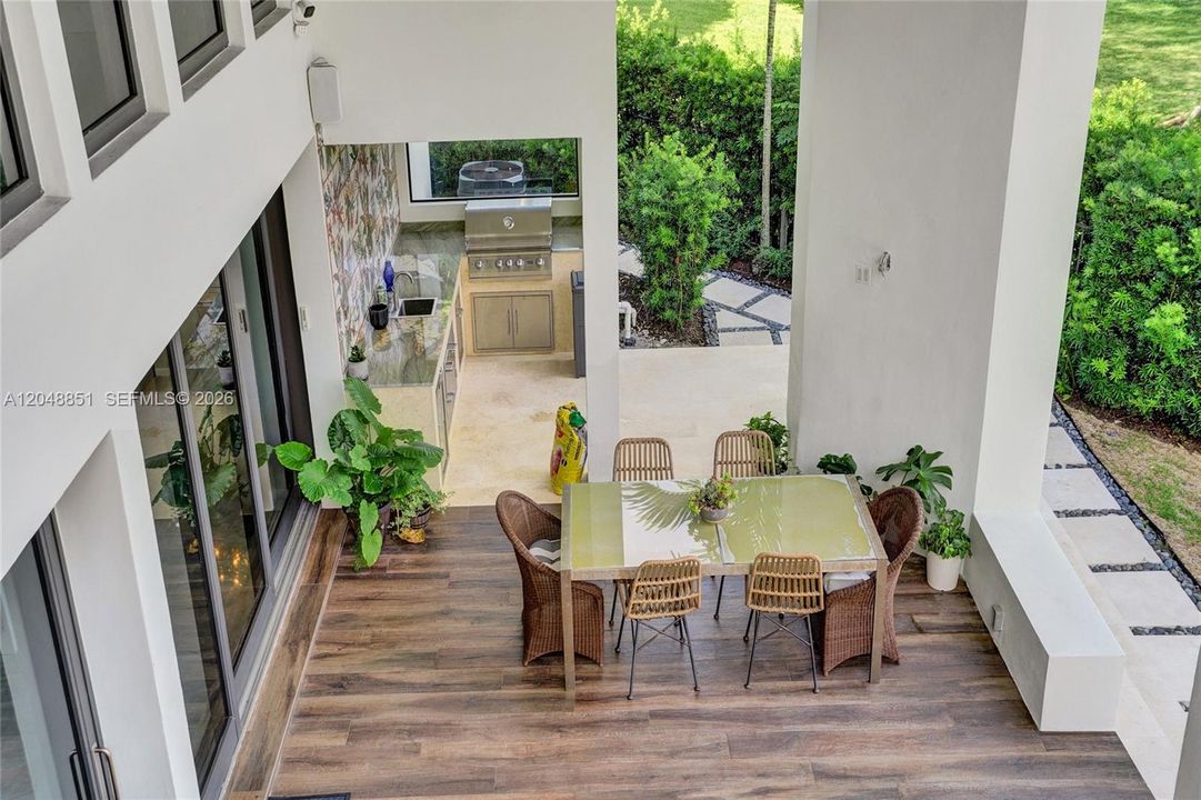 For Sale: $7,850,000 (6 beds, 7 baths, 6541 Square Feet)