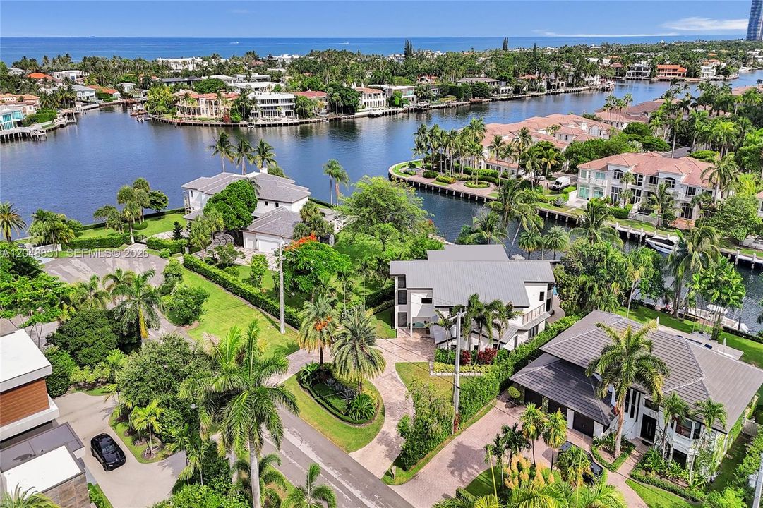 For Sale: $7,850,000 (6 beds, 7 baths, 6541 Square Feet)
