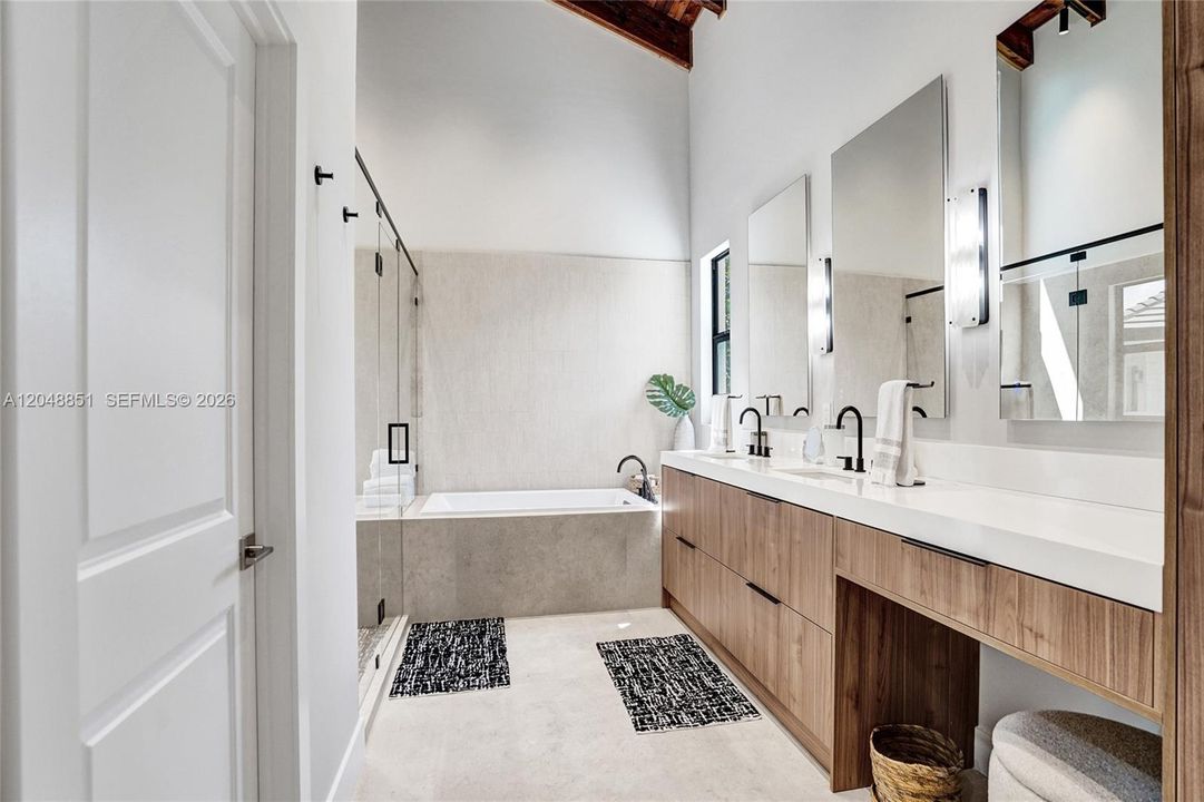 For Sale: $7,850,000 (6 beds, 7 baths, 6541 Square Feet)