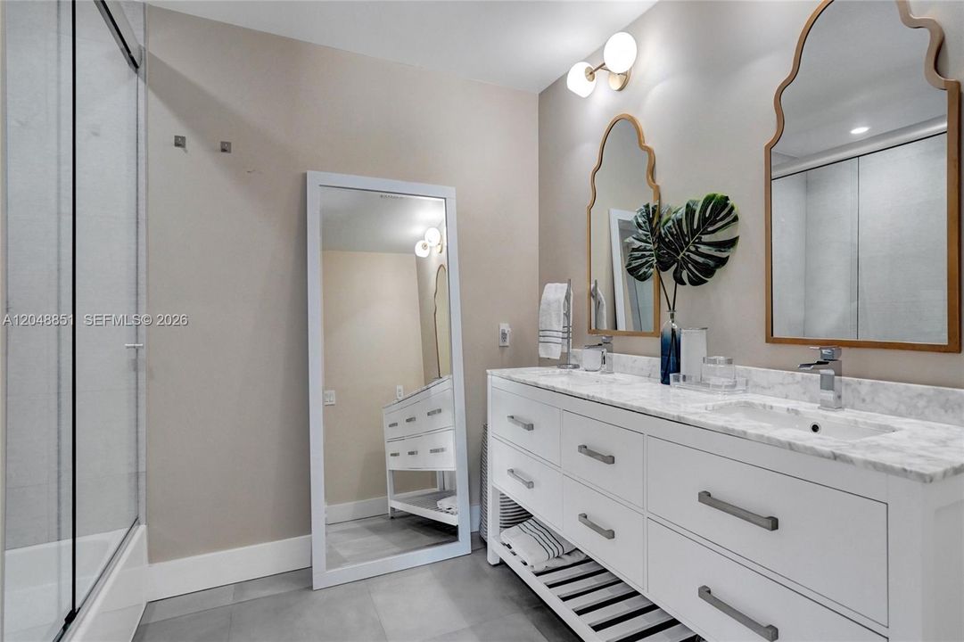 For Sale: $7,850,000 (6 beds, 7 baths, 6541 Square Feet)