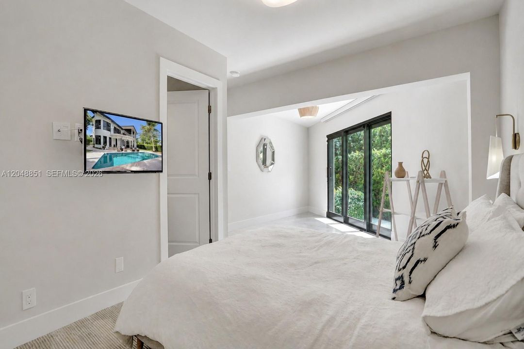 For Sale: $7,850,000 (6 beds, 7 baths, 6541 Square Feet)