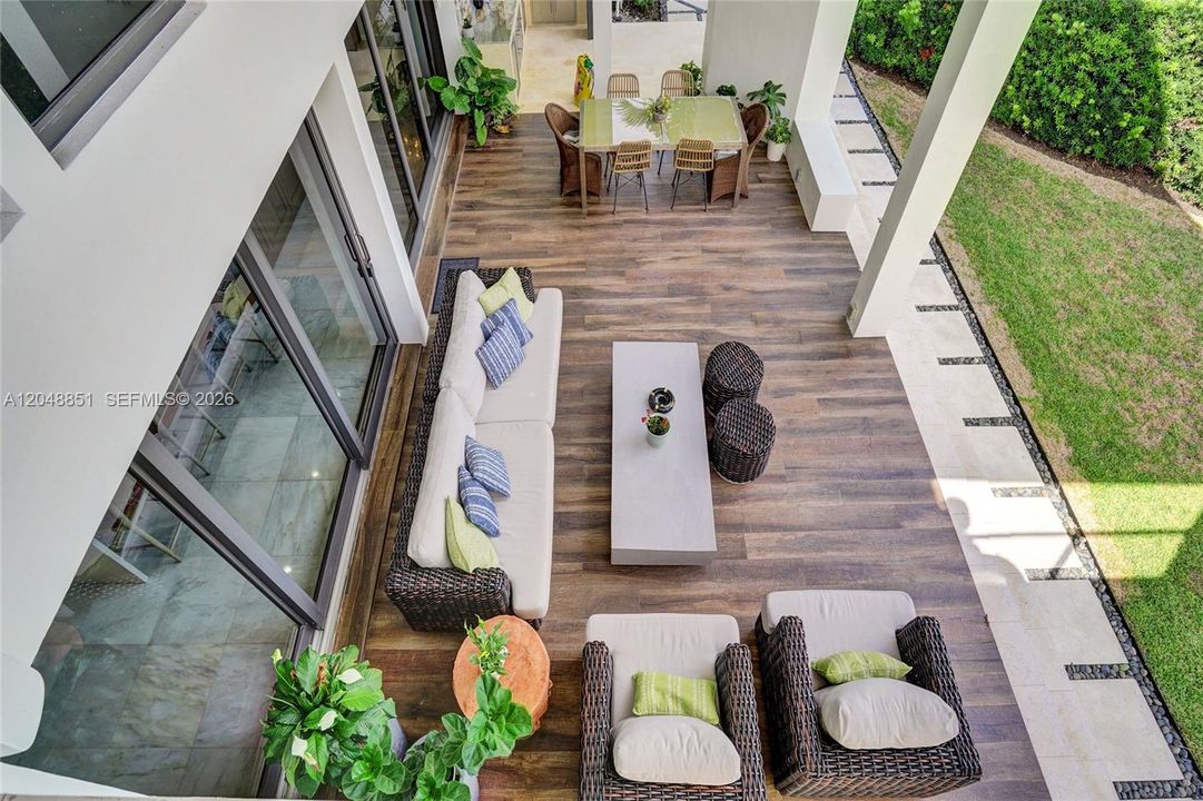 For Sale: $7,850,000 (6 beds, 7 baths, 6541 Square Feet)