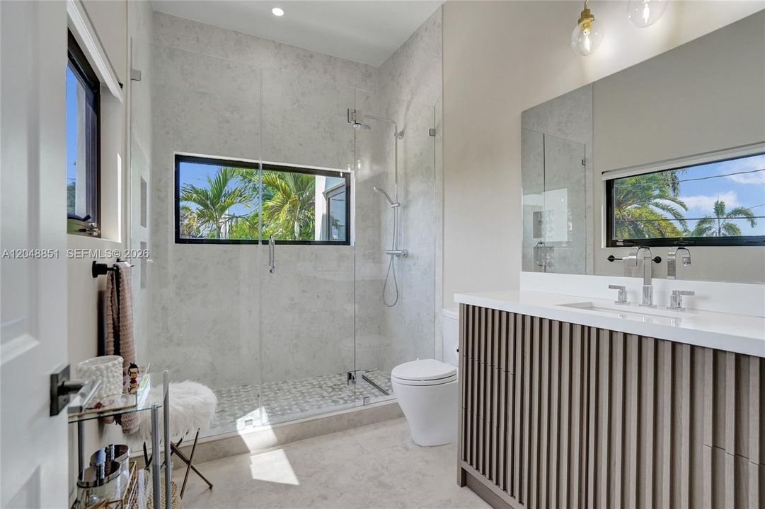 For Sale: $7,850,000 (6 beds, 7 baths, 6541 Square Feet)