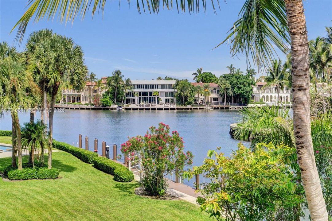 For Sale: $7,850,000 (6 beds, 7 baths, 6541 Square Feet)