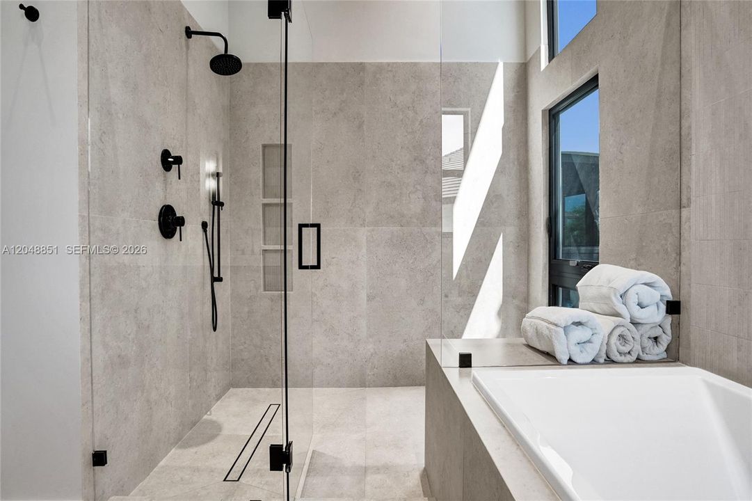 For Sale: $7,850,000 (6 beds, 7 baths, 6541 Square Feet)