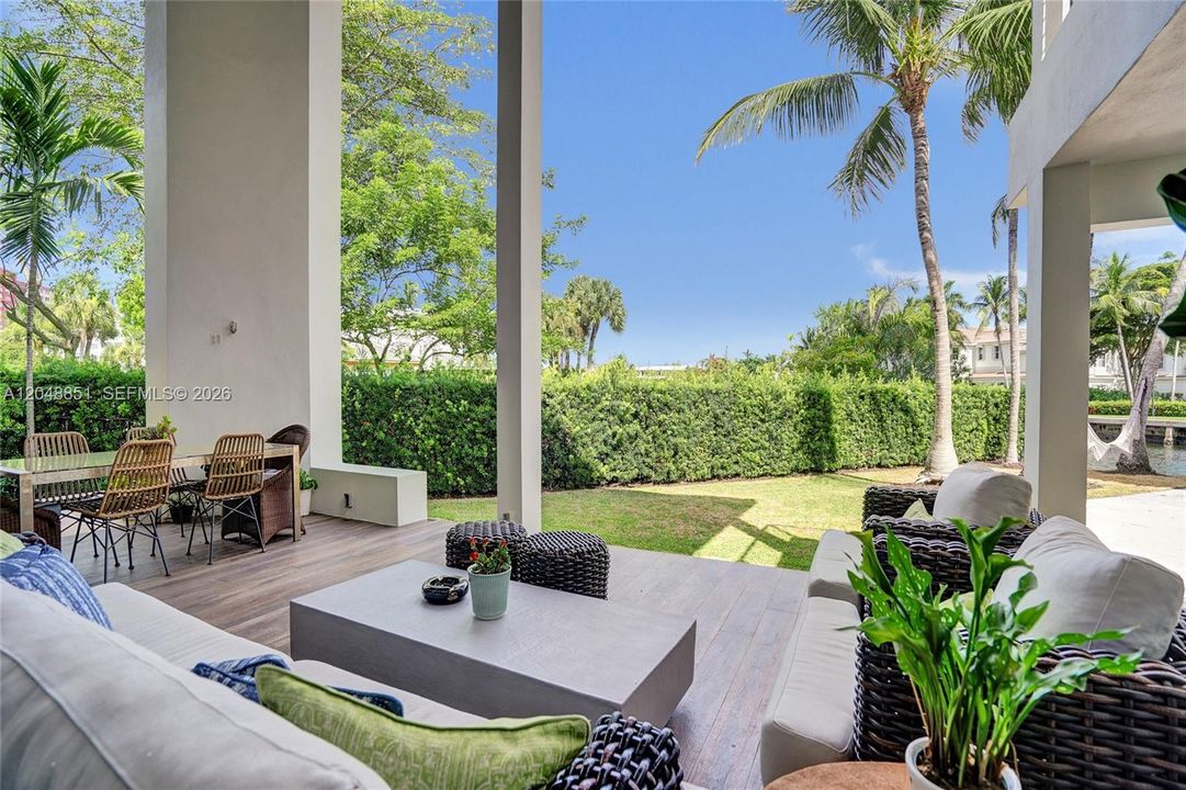 For Sale: $7,850,000 (6 beds, 7 baths, 6541 Square Feet)