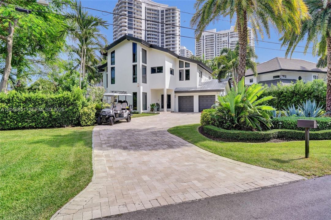 For Sale: $7,850,000 (6 beds, 7 baths, 6541 Square Feet)