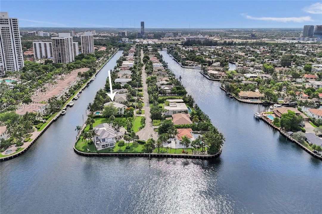 For Sale: $7,850,000 (6 beds, 7 baths, 6541 Square Feet)