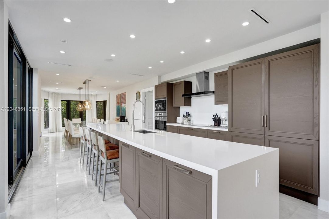 For Sale: $7,850,000 (6 beds, 7 baths, 6541 Square Feet)