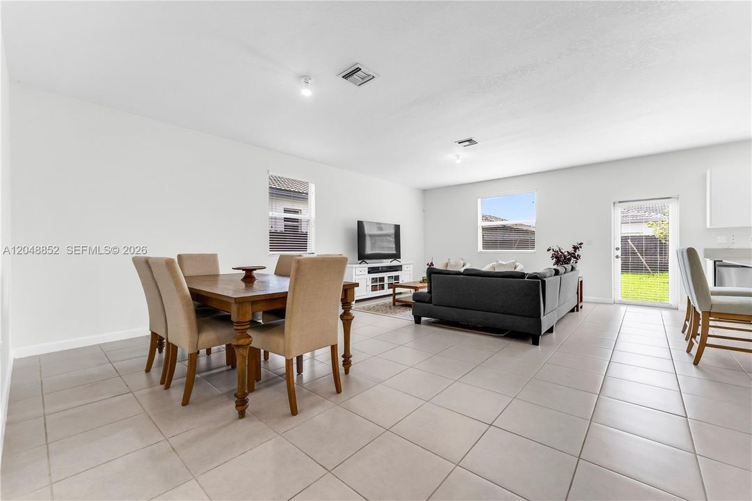 For Sale: $795,000 (4 beds, 3 baths, 2324 Square Feet)