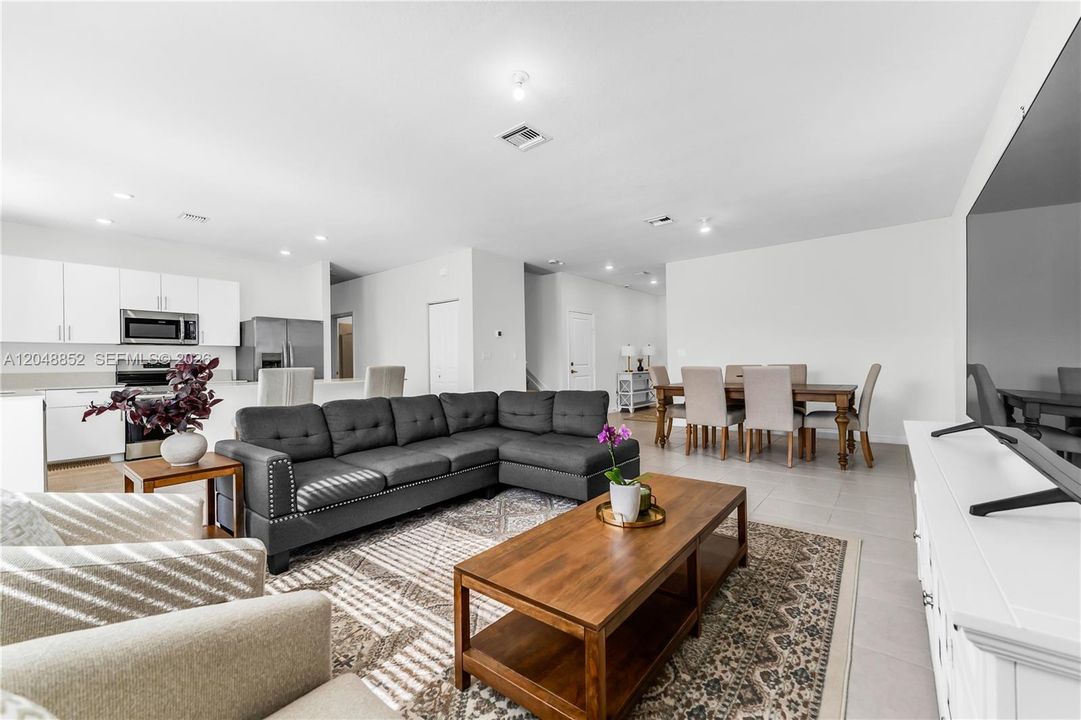 For Sale: $795,000 (4 beds, 3 baths, 2324 Square Feet)