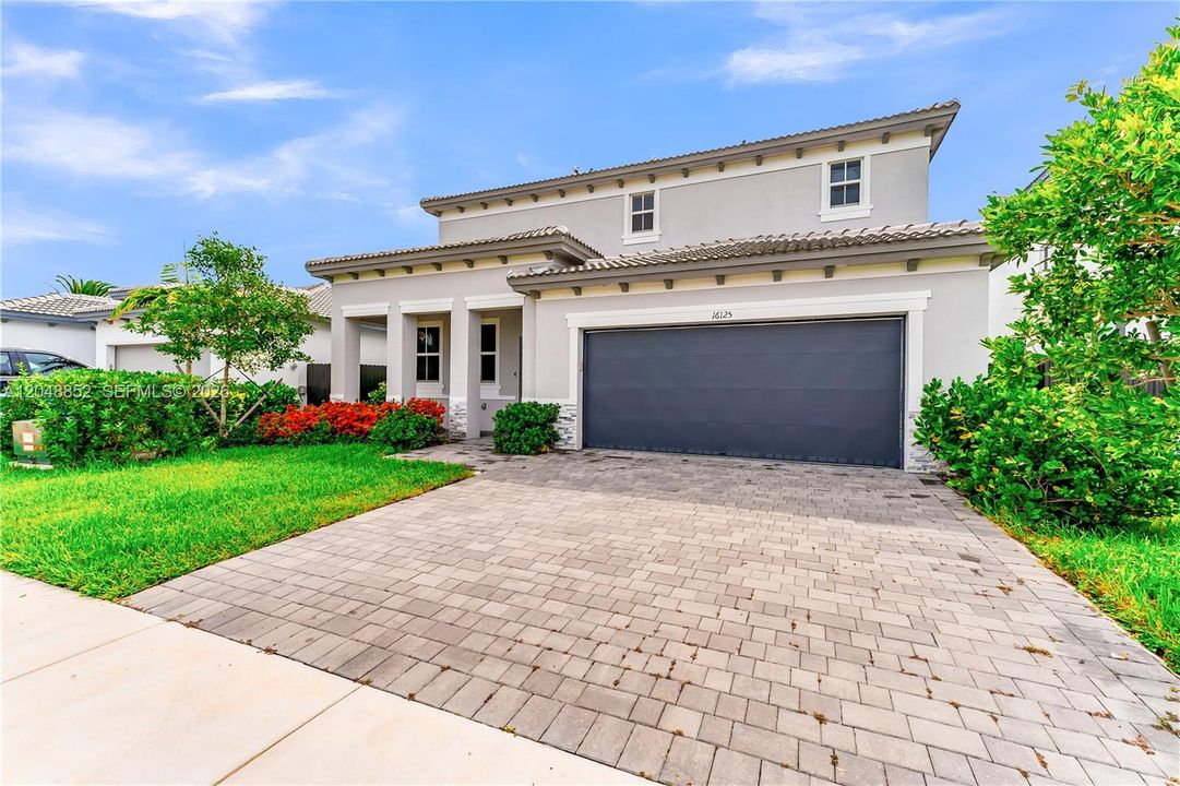 For Sale: $795,000 (4 beds, 3 baths, 2324 Square Feet)