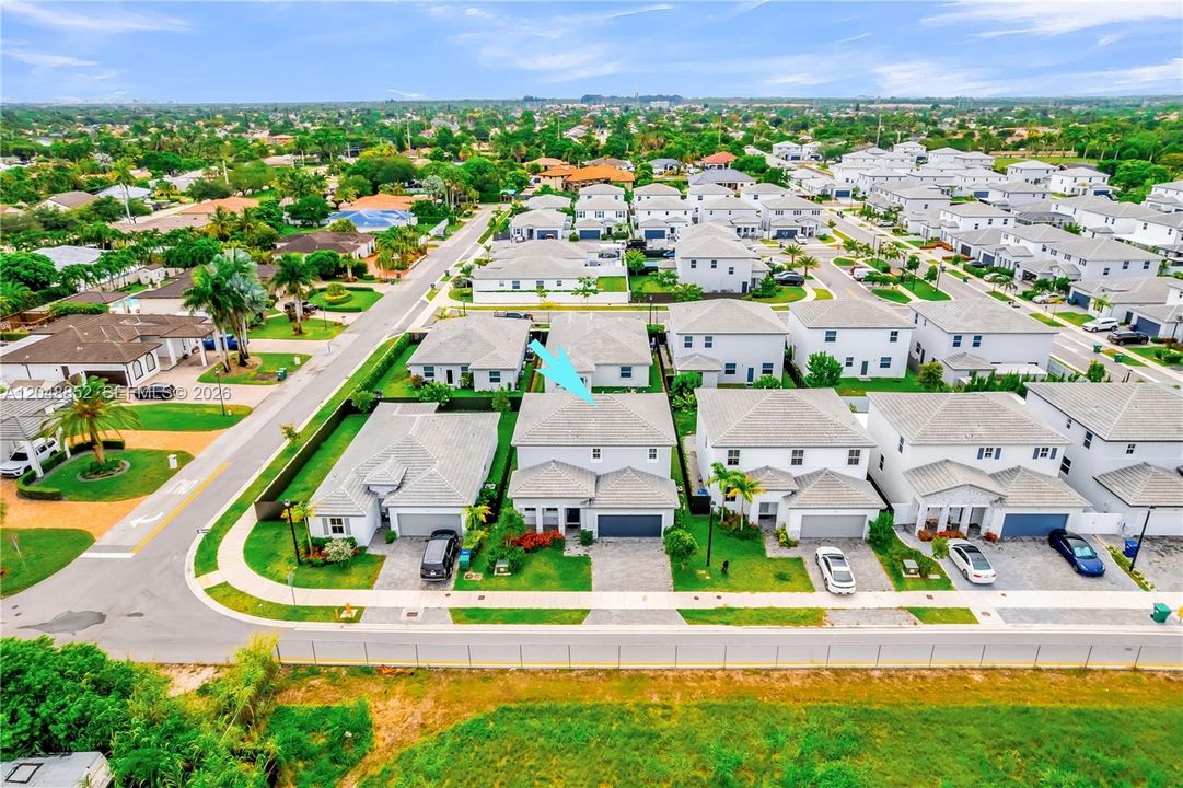For Sale: $795,000 (4 beds, 3 baths, 2324 Square Feet)