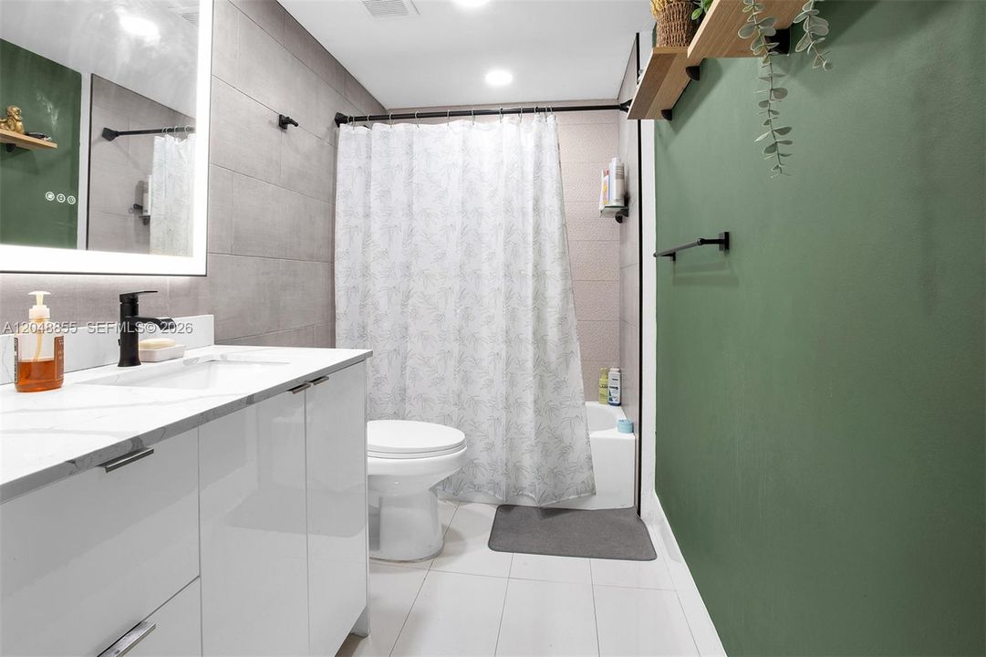 For Sale: $395,000 (2 beds, 1 baths, 860 Square Feet)