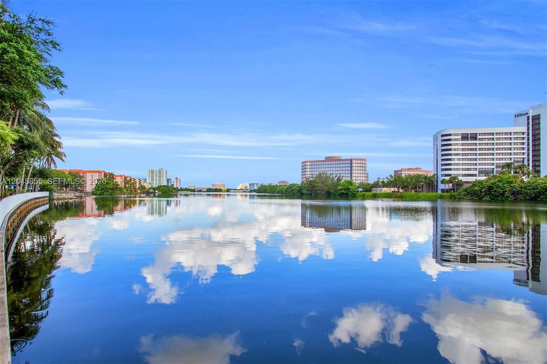 For Sale: $395,000 (2 beds, 1 baths, 860 Square Feet)
