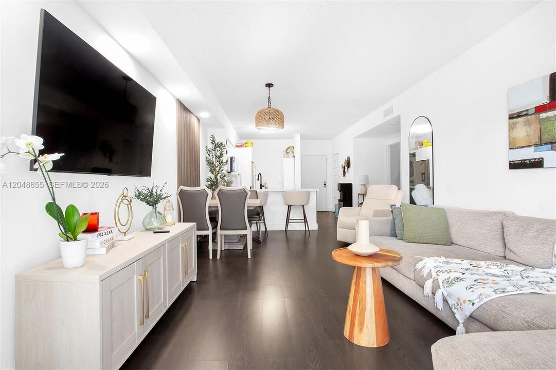 For Sale: $395,000 (2 beds, 1 baths, 860 Square Feet)