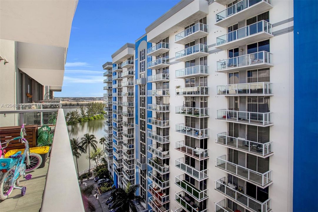 For Sale: $395,000 (2 beds, 1 baths, 860 Square Feet)
