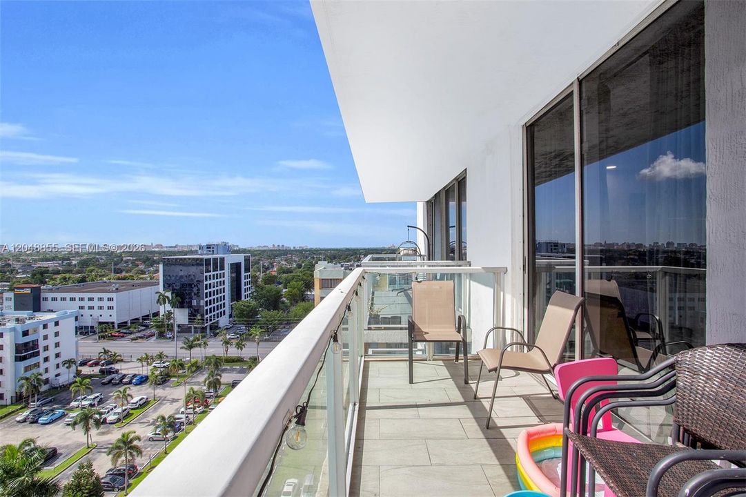 For Sale: $395,000 (2 beds, 1 baths, 860 Square Feet)