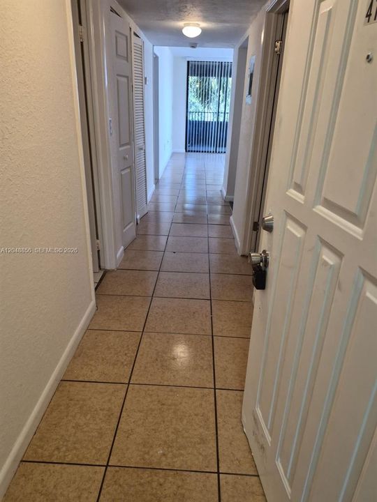 For Rent: $1,900 (2 beds, 1 baths, 775 Square Feet)