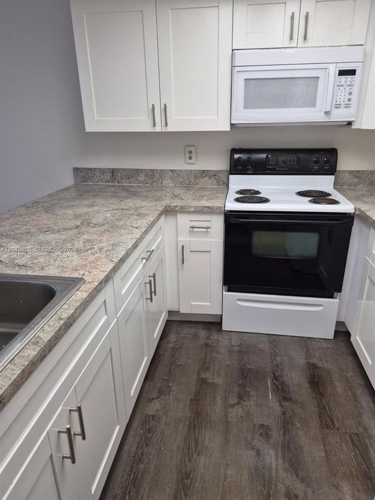 For Rent: $1,900 (2 beds, 1 baths, 775 Square Feet)