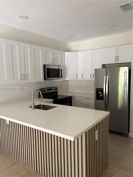 For Rent: $2,400 (3 beds, 2 baths, 1672 Square Feet)