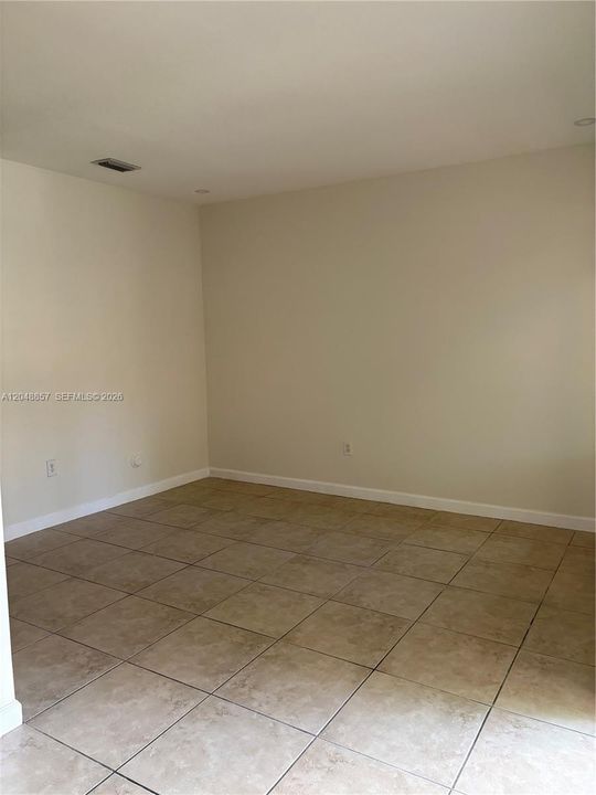 For Rent: $2,400 (3 beds, 2 baths, 1672 Square Feet)