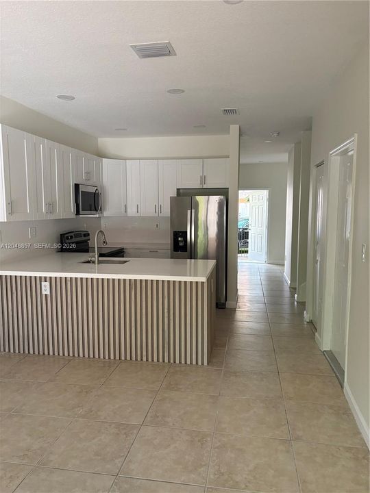 For Rent: $2,400 (3 beds, 2 baths, 1672 Square Feet)