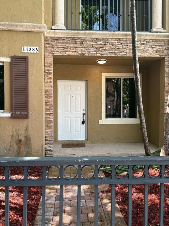 For Rent: $2,400 (3 beds, 2 baths, 1672 Square Feet)