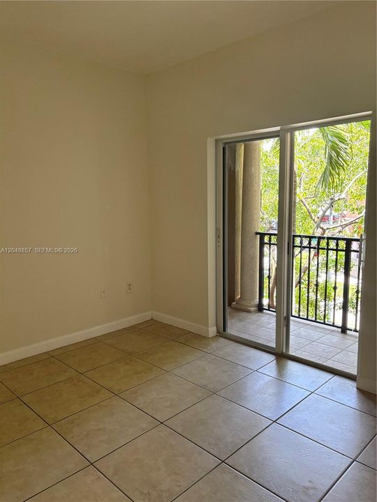For Rent: $2,400 (3 beds, 2 baths, 1672 Square Feet)