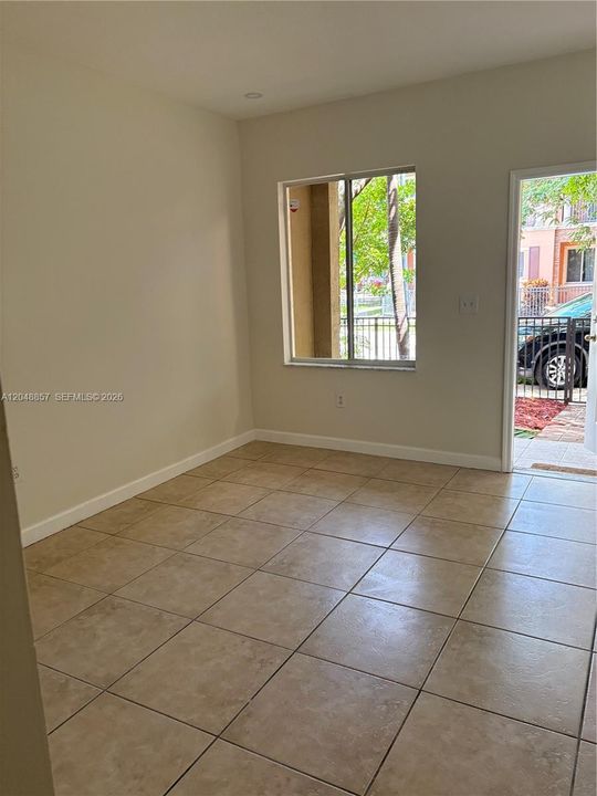 For Rent: $2,400 (3 beds, 2 baths, 1672 Square Feet)