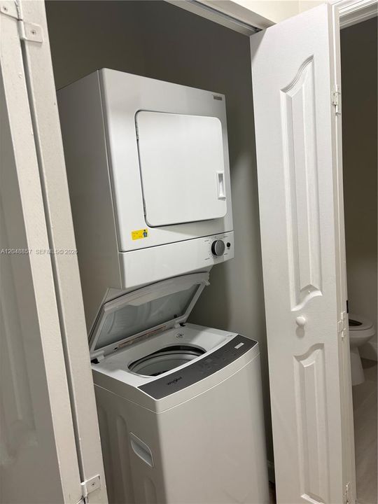 For Rent: $2,400 (3 beds, 2 baths, 1672 Square Feet)