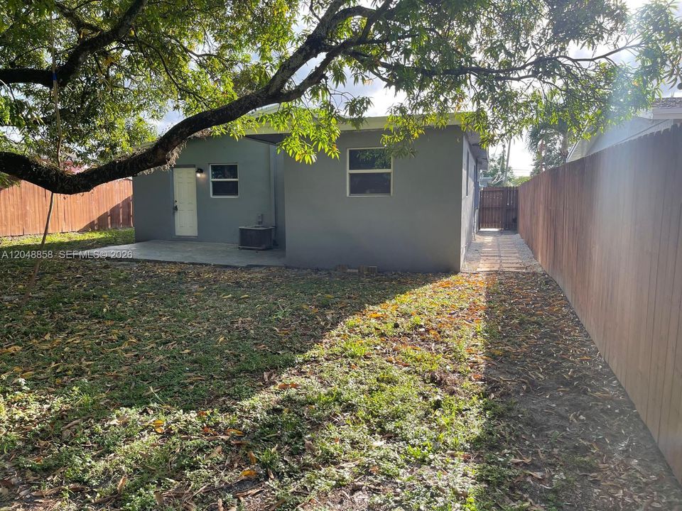 For Rent: $1,750 (2 beds, 1 baths, 1266 Square Feet)