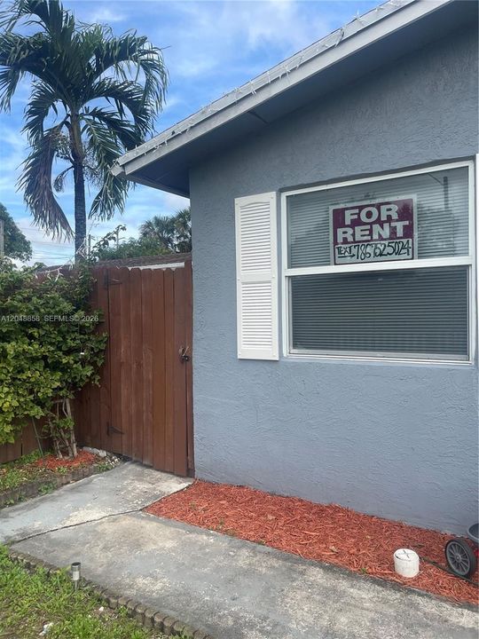 For Rent: $1,750 (2 beds, 1 baths, 1266 Square Feet)
