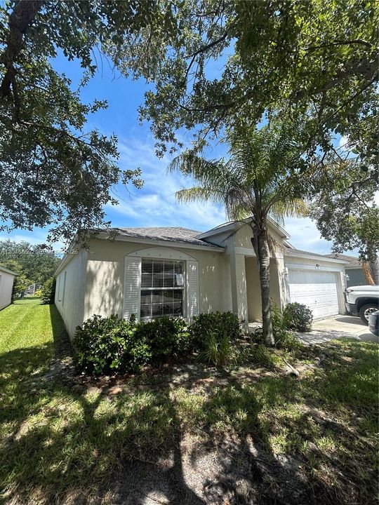 For Sale: $299,000 (4 beds, 2 baths, 1922 Square Feet)
