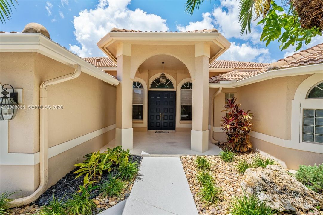 Active With Contract: $899,000 (4 beds, 3 baths, 2877 Square Feet)