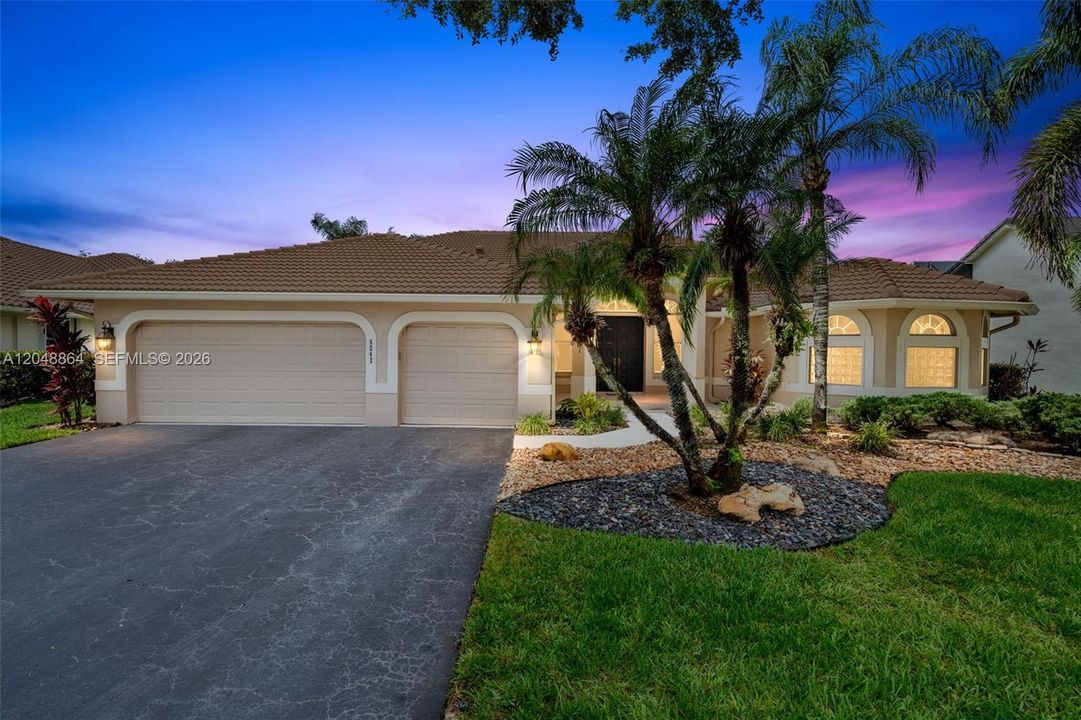 Active With Contract: $899,000 (4 beds, 3 baths, 2877 Square Feet)