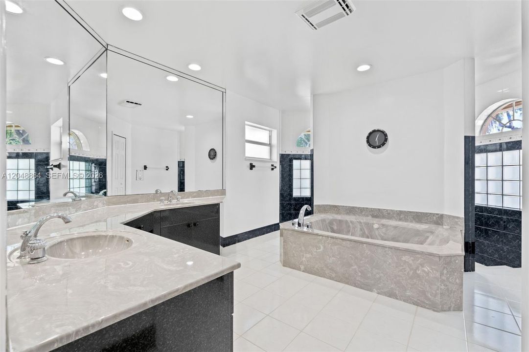 Active With Contract: $899,000 (4 beds, 3 baths, 2877 Square Feet)