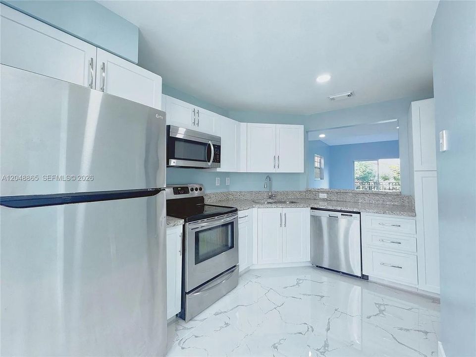 For Sale: $370,000 (2 beds, 2 baths, 1350 Square Feet)