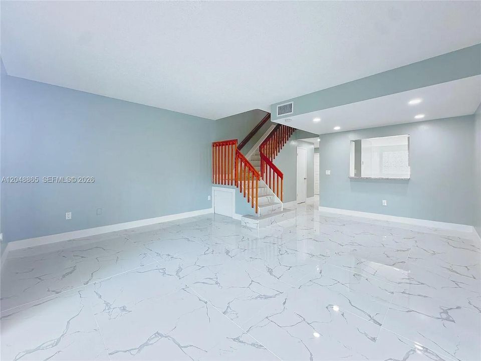For Sale: $370,000 (2 beds, 2 baths, 1350 Square Feet)