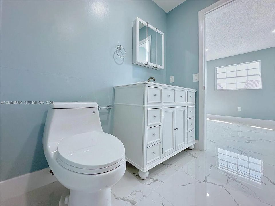 For Sale: $370,000 (2 beds, 2 baths, 1350 Square Feet)