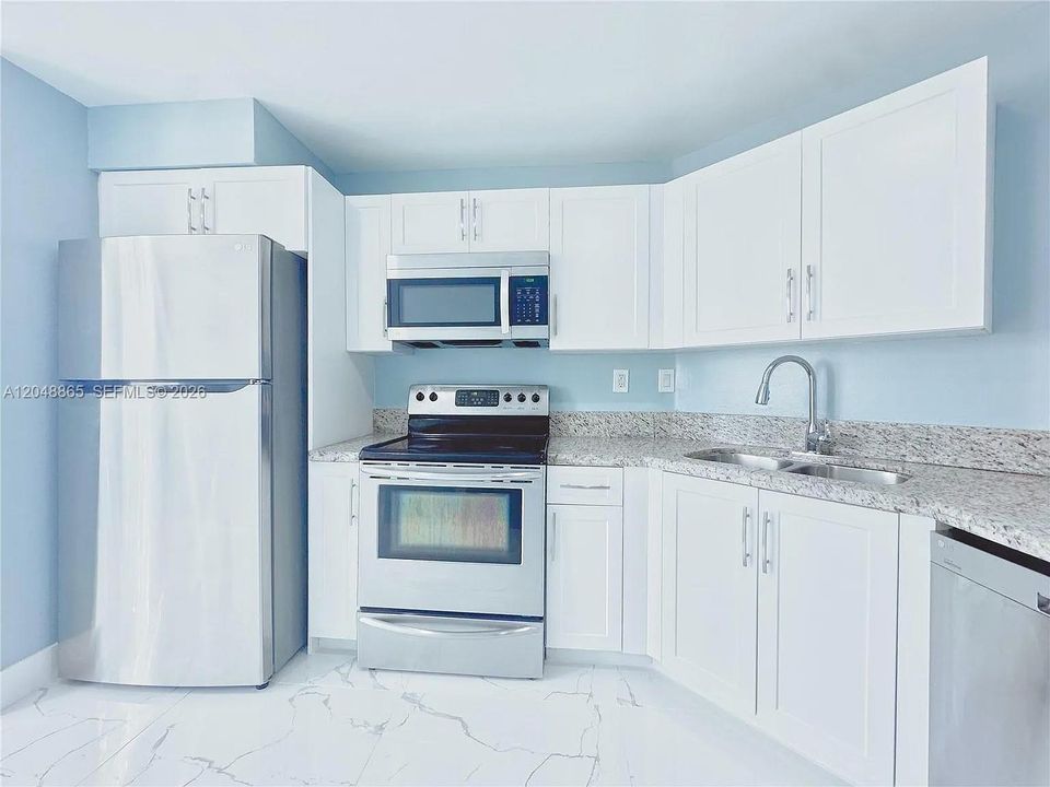 For Sale: $370,000 (2 beds, 2 baths, 1350 Square Feet)