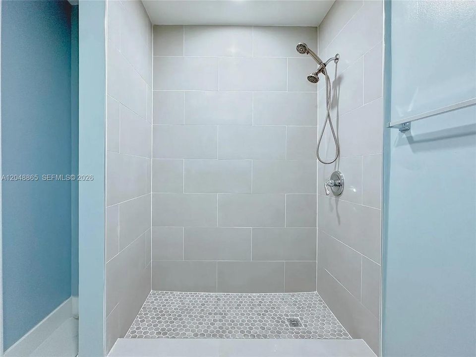 For Sale: $370,000 (2 beds, 2 baths, 1350 Square Feet)