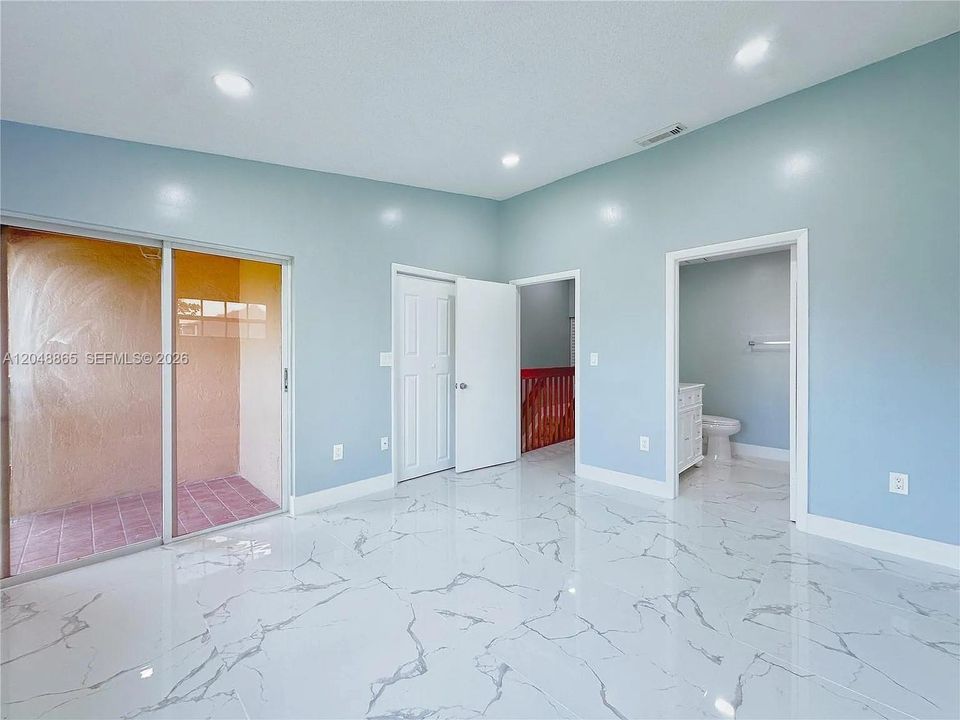 For Sale: $370,000 (2 beds, 2 baths, 1350 Square Feet)